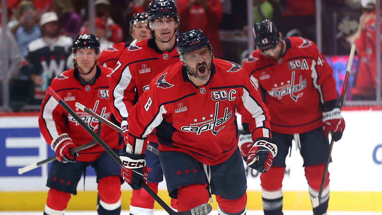 Alex Ovechkin ties Wayne Gretzky's NHL goals record