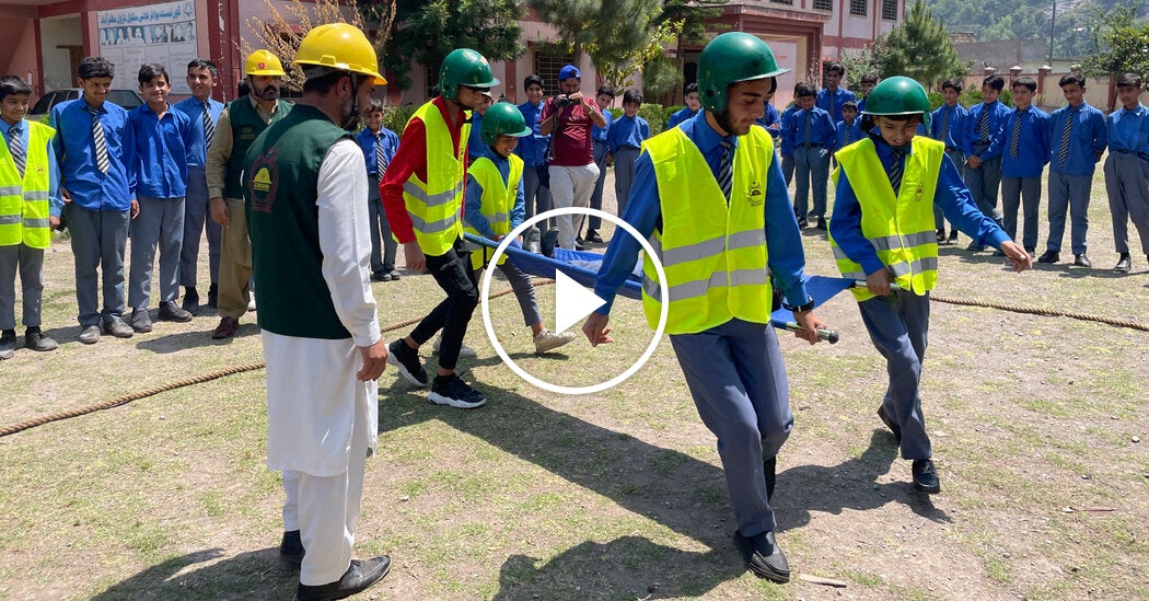Students Practice First Aid as India-Pakistan Tensions Rise