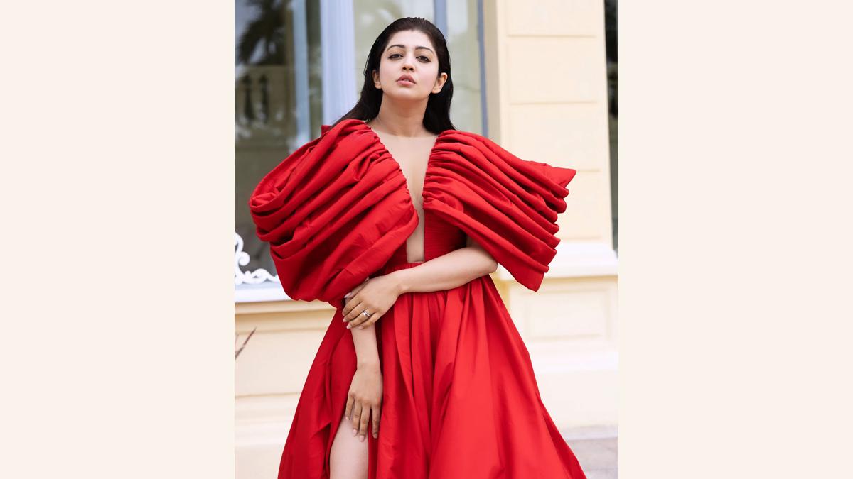 Pranita Paints Cannes Red - Rediff.com movies