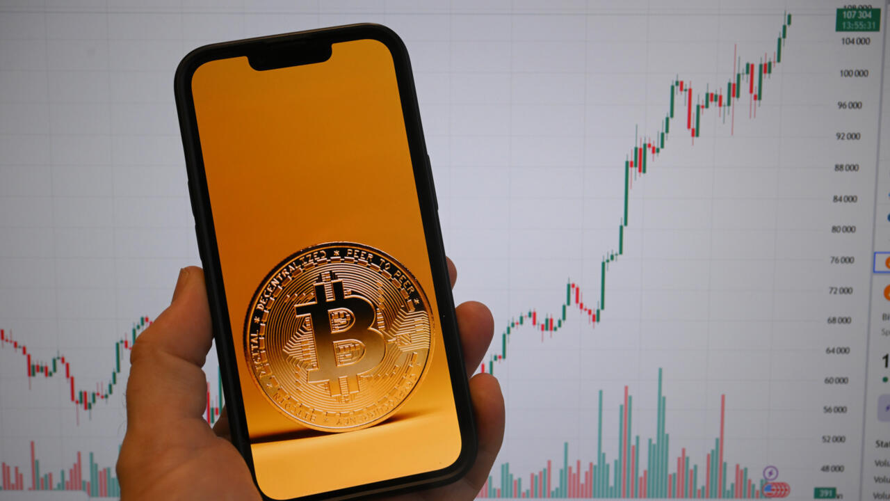 Bitcoin Inflows Surge Past $1 Billion Daily